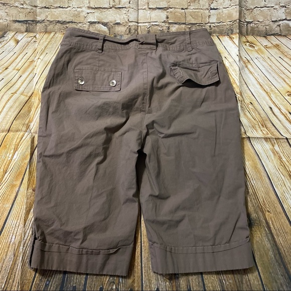 Lulu B Brown Cuffed Cotton Stretch Bermuda Shorts - Picture 2 of 4